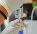 filling-syringe-with-stem-cells